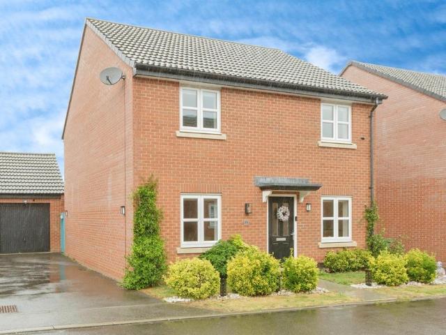 House for sale in Whetstone, Pinfold