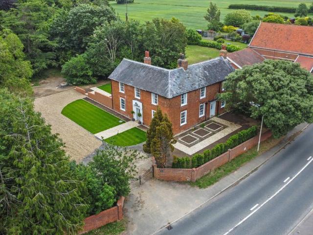 House for sale in Cattawade, Chelmondiston