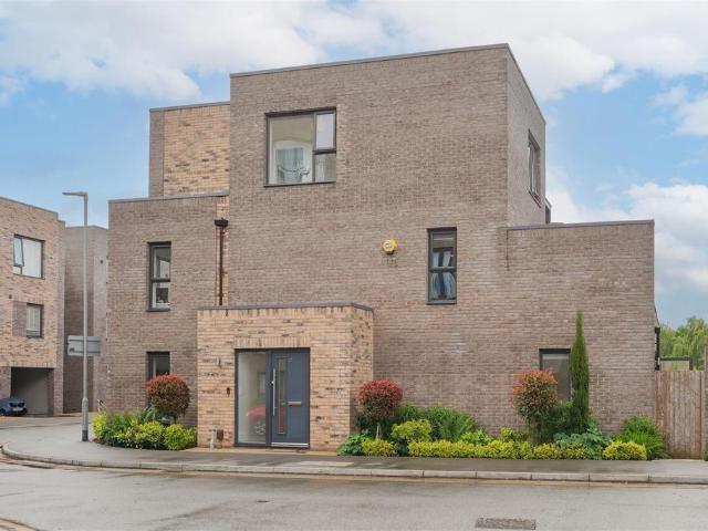 House for sale in Gorse Hill, Trafford Park