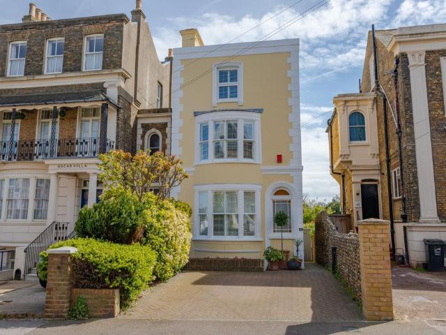 House for sale in West Cliff, Acol