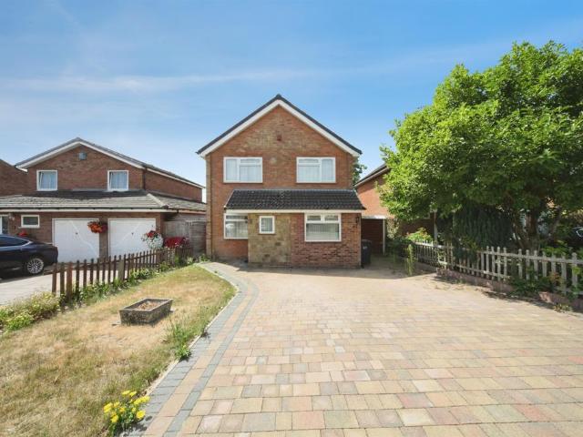 House for sale in Spring Park, Luton