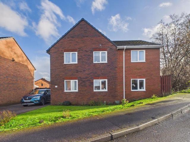 House for sale in Cwm, Waun-lwyd
