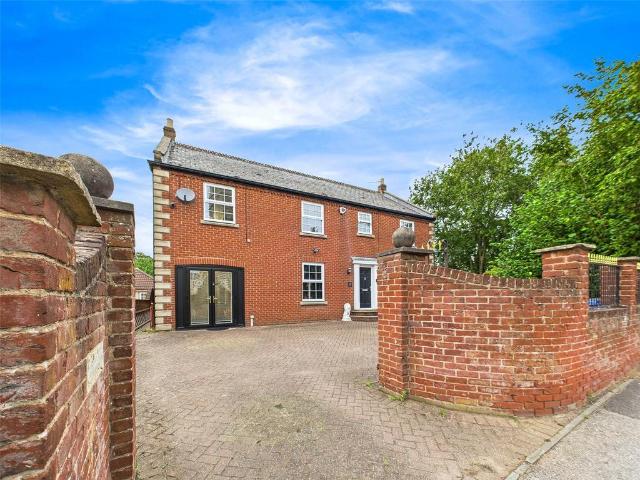 House for sale in Thorne, South Yorkshire