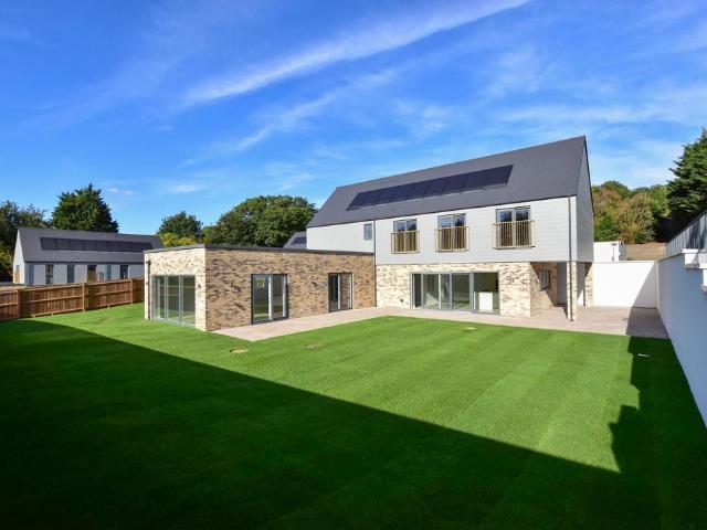 House for sale in Batchworth, Hertfordshire