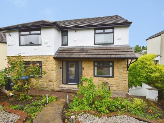 House for sale in Cottingley, West Yorkshire
