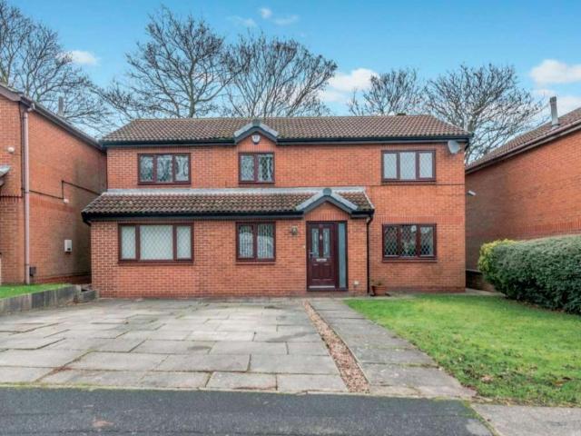 House for sale in Little Gomersal, West Yorkshire
