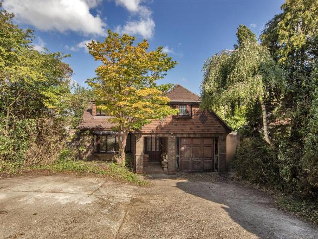 House for sale in The Butts, Kent