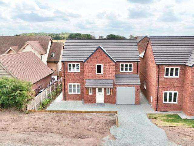 House for sale in Woodseaves, Baswich