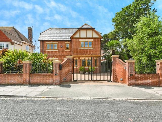 House for sale in Dale Hill, Essex