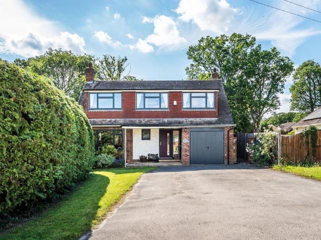 House for sale in The Butts, Kent
