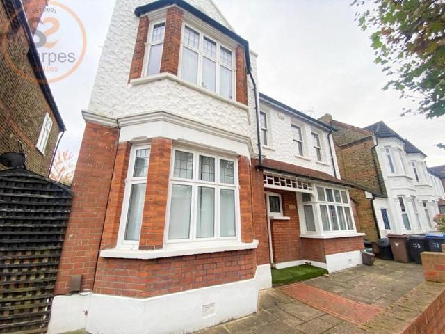 House for sale in London Borough of Merton, Raynes Park