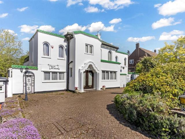 House for sale in Potters Bar, Hertfordshire