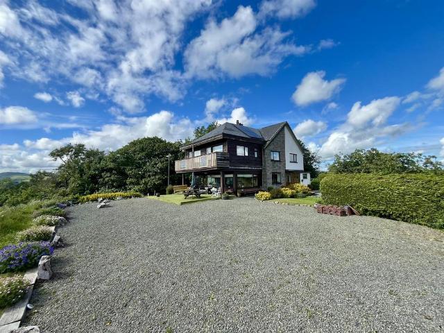 House for sale in Llanbadarn Fynydd, Wales