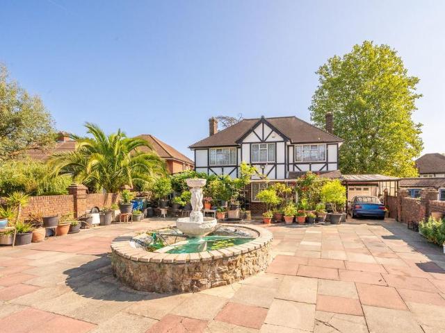 House for sale in London Borough of Croydon, South Norwood