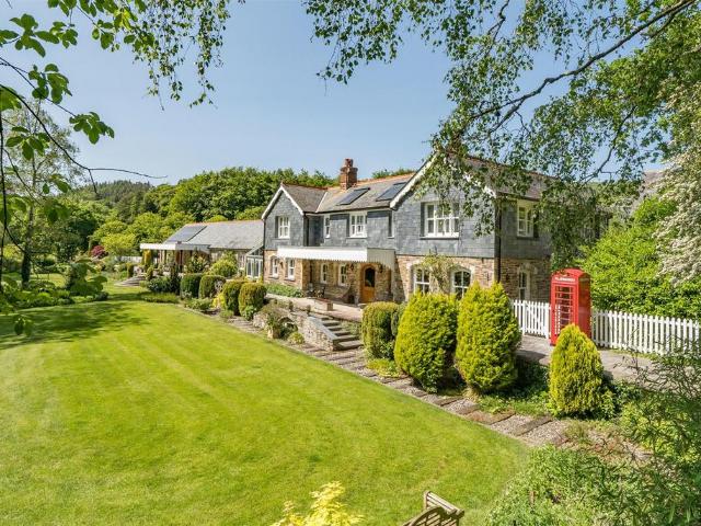 House for sale in Weir Quay, Devon