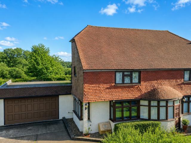 House for sale in Hurst Green, Heathlands