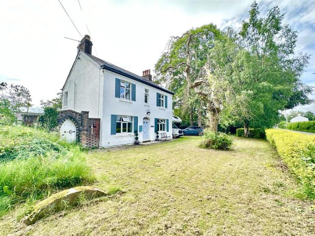 House for sale in Weaverham, Gorstage