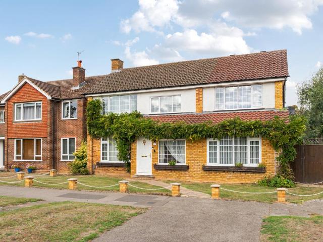 House for sale in Upper Halliford, Spelthorne