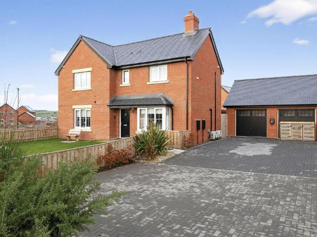House for sale in North Walbottle, Tyne And Wear