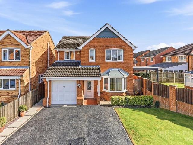 House for sale in Kinsley, West Yorkshire