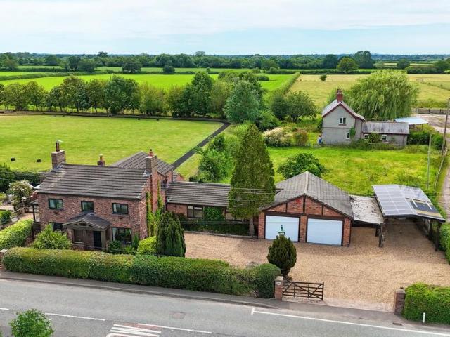 House for sale in Stapeley and District, Stapeley