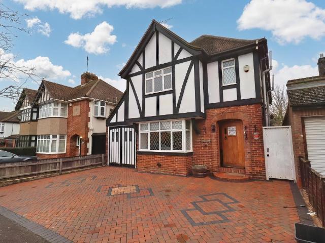 House for sale in Spring Park, Luton
