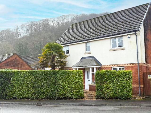 House for sale in Gwaelod-y-garth, Wales