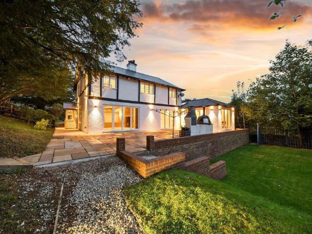 House for sale in Caterham Valley, Hillview