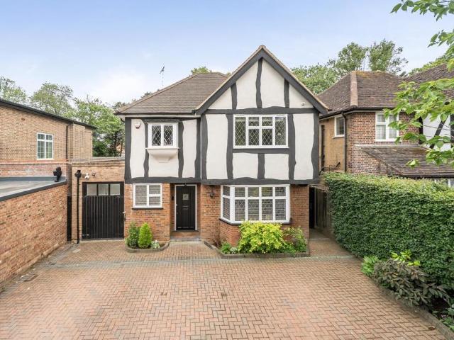 House for sale in Little Stanmore, Greater London