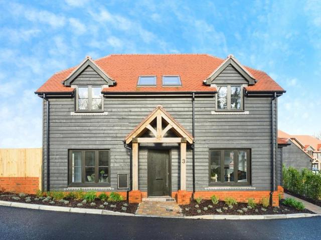 House for sale in Woodmansterne, Reigate and Banstead