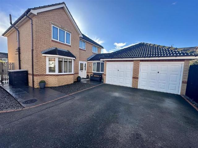 House for sale in Towngate, Kirklees