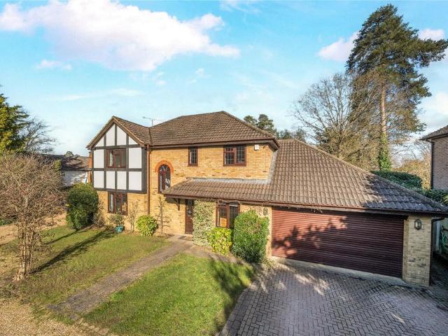 House for sale in Heol-las, Surrey