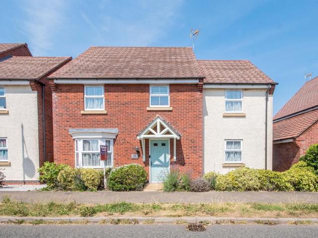House for sale in Desborough