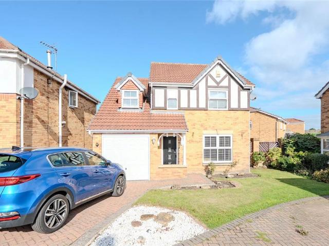 House for sale in Farsley, West Yorkshire