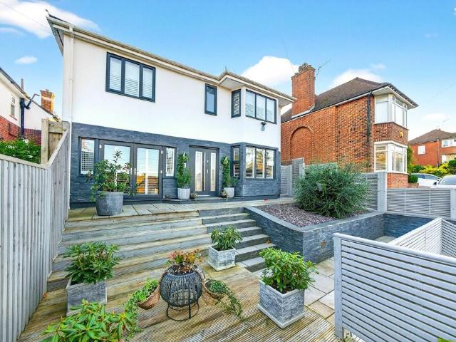 House for sale in London Borough of Croydon, Kenley
