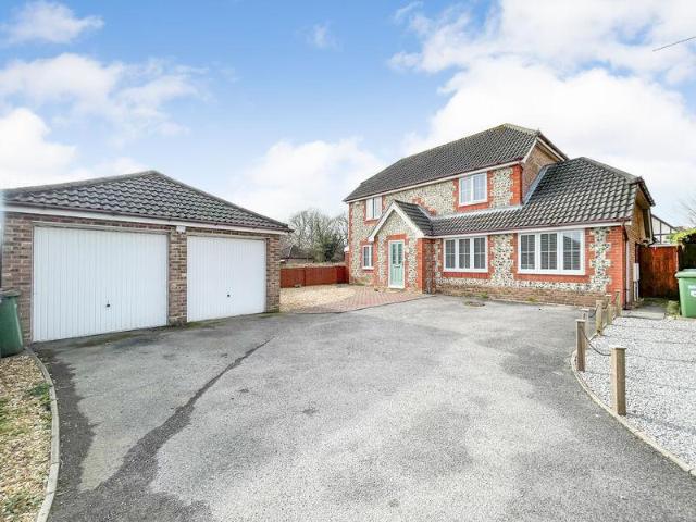 House for sale in Hedge End, Helford