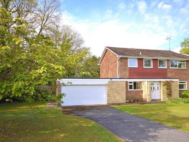 House for sale in Fole, Surrey