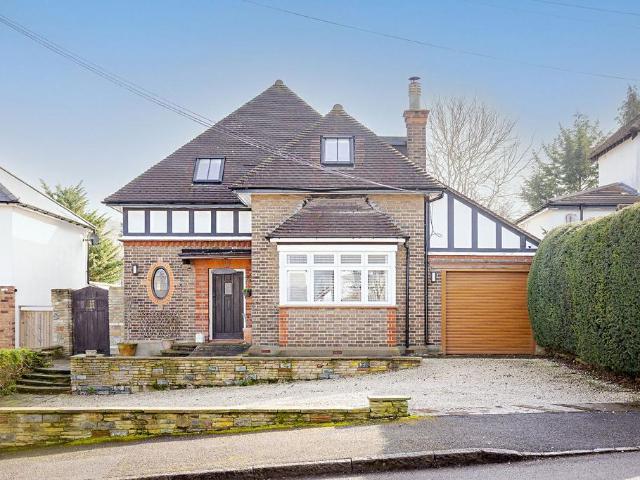 House for sale in London Borough of Croydon, Sanderstead