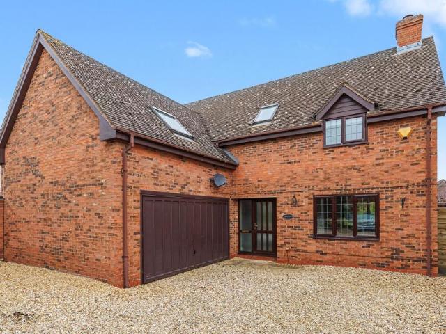 House for sale in Tiddington, Alderminster