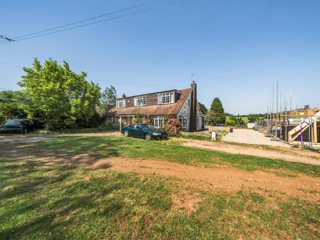 House for sale in Caddington, Bedfordshire