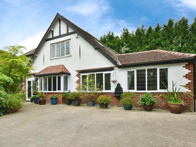 House for sale in Colshaw Farm, Wilmslow