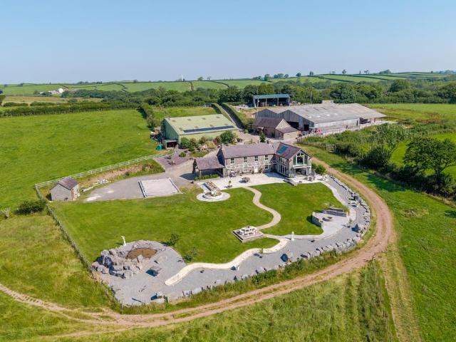 House for sale in Llangyndeyrn, Wales