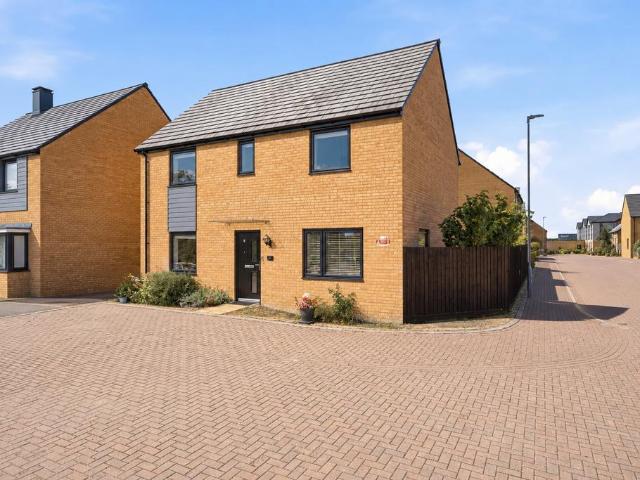House for sale in Houghton Regis, Bedfordshire