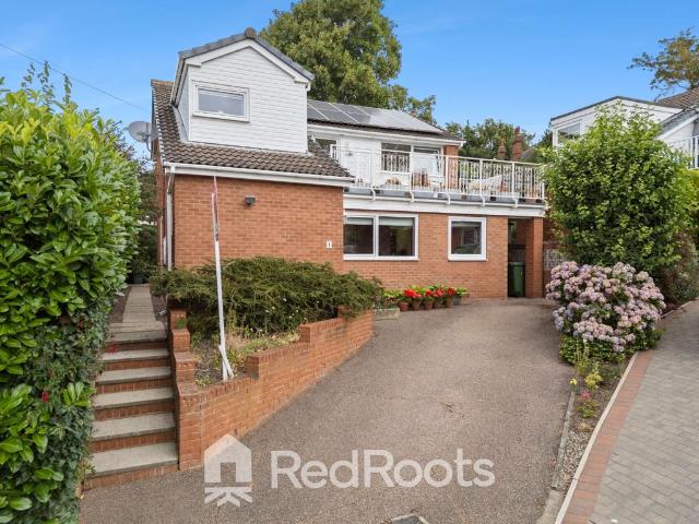 House for sale in Wrenthorpe, West Yorkshire