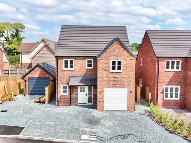 House for sale in Woodseaves, Baswich