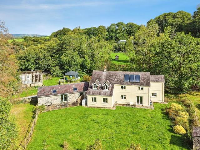 House for sale in Llangadog, Bethlehem