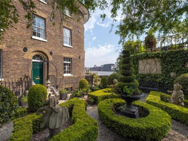 House for sale in Tower Liberty, Wapping