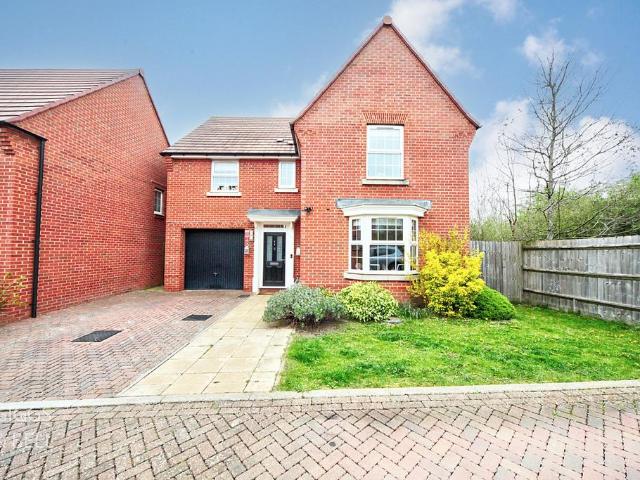 House for sale in Spring Park, Luton