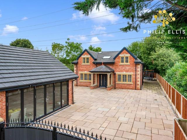 House for sale in Kirkhams, Bury