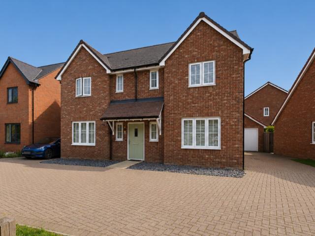 House for sale in Chipping Hill, Essex